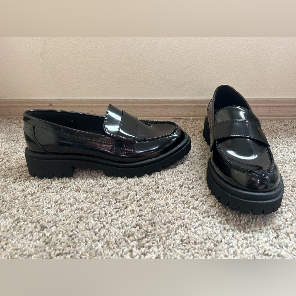 Old Navy Faux-Leather Chunky Heel Loafers Lug Sole Women's Size 8 Black Slip On